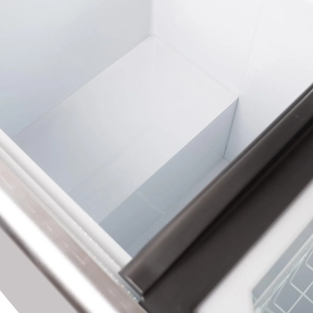 GastroHero Gefriertruhe ECO 450 I Tiefkühltruhe groß 355L I Tiefkühltruhe mit Glasschiebedeckel I Kühltruhe abschließbar I Gefrierschrank