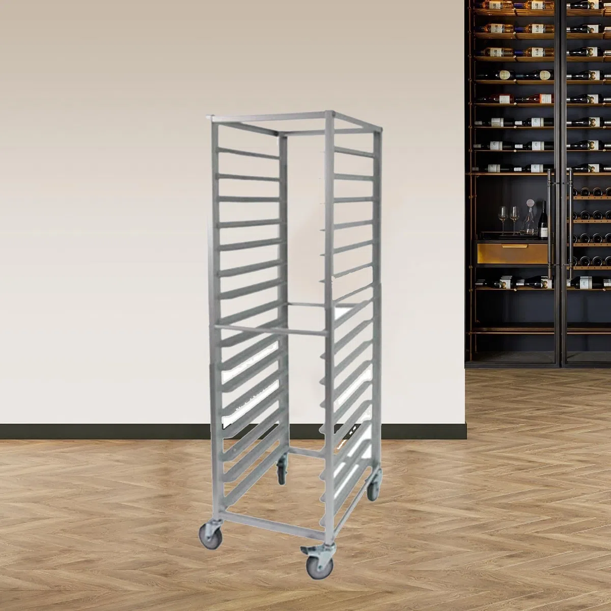 Hochgeschwindigkeits-Brotblechwagen aus Aluminium mit Rollen und verstellbaren Ablagen, geeignet für Küchen, Pizzerien, Restaurants und Catering-Services. Robuster Blechwagen mit 18 Ebenen.